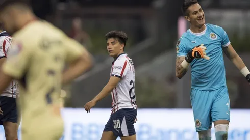 Raúl Gudiño es una de las figuras de Chivas en el Apertura 2018.