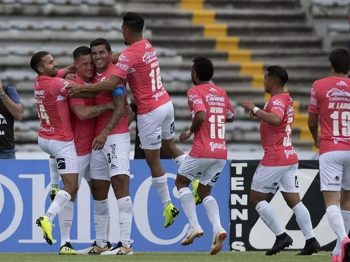 Leo Ramos golpeó a Chivas en el inicio del partido