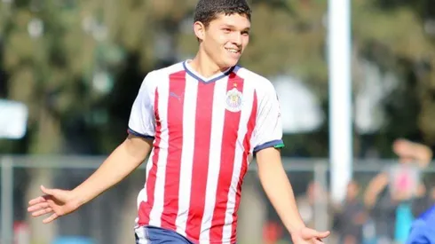 Chevy Martínez entrenó con el primer equipo de Chivas.
