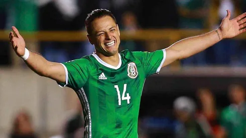 Chicharito se burló de Cristiano y Messi con un gol de cara que realizó.