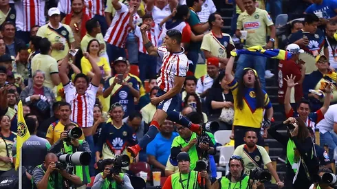 Alan Pulido había puesto en ventaja a las Chivas de Guadalajara.