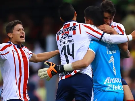 Así recibió el vestidor de Chivas al héroe Raúl Gudiño