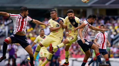 Oribe Peralta rescató un gran balón para luego ceder a Ibargüen