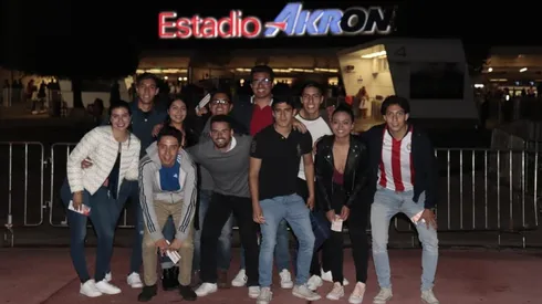 Los fanáticos de las Chivas de Guadalajara dieron muestra de civismo / Foto: Esto en Línea