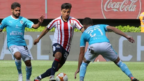 Las Chivas de Guadalajara y su empate frente a Querétaro resonaron en la prensa.