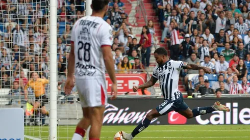 El colombiano Dorlan Pabón marcó el único tanto de Rayados contra Chivas.