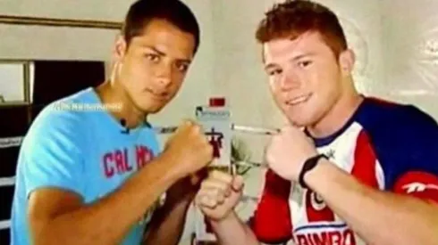 Canelo en una imagen con Chicharito en Guadalajara