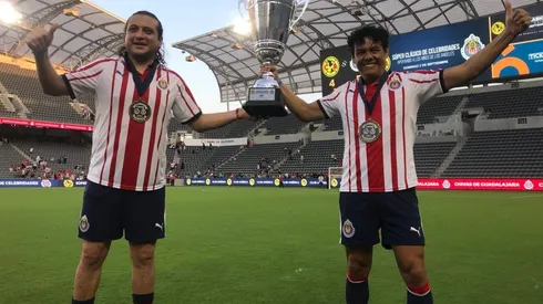 El Tiburón Sánchez motivó a sus compañeros previo al Clásico de leyendas.