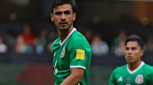 TITÁN. Oswaldo no encuentra lugar en Europa y Carlos salió a respaldarlo.