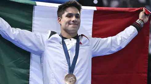 Afición estalla por las feclitaciones de Chivas a Osmar Olvera.