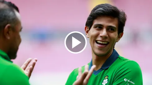 José Juan Macías volvió a sonreír.