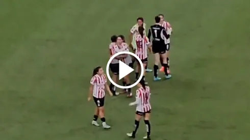 Así fue el abrazo de ambas jugadoras.