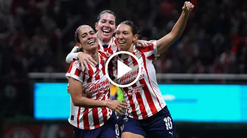 Festeja Caro Jaramillo tras anotar.