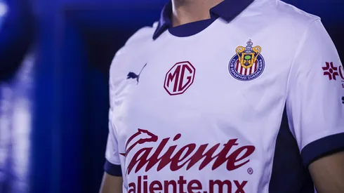 El defensor llegó a Chivas entre criticas y ahora es titular indiscutible