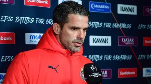 El estratega argentino no tiene nada seguro en Chivas.