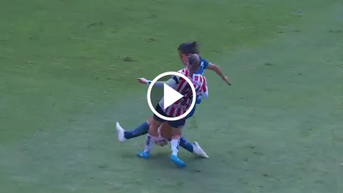 Alicia Cervantes fue derribada en el área y el silbante no vio el claro penal