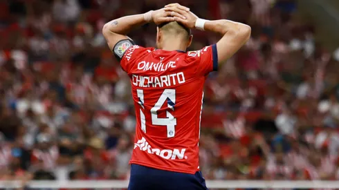 Chicharito no puede aportar en Chivas.