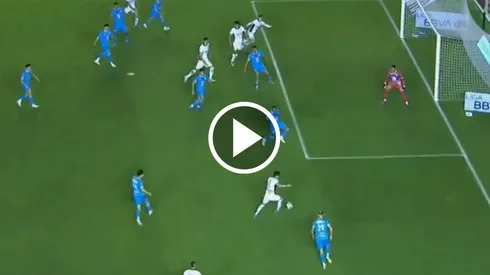 Brutal jugada de Alan Mozo ante Cruz Azul.