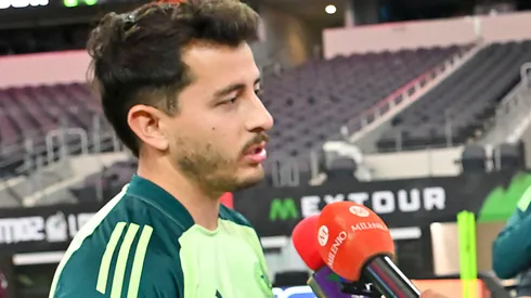 Alan Mozo habla a los medios en Arlington, Texas.