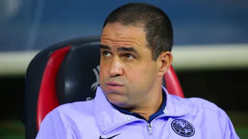 La dura reacción de André Jardine al gol de Sebastián Cáceres.