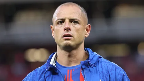 Directiva de Chivas está molesta con Chicharito Hernández.