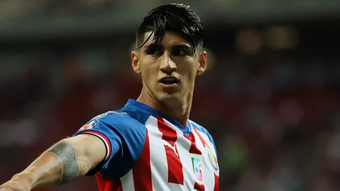 Alan Pulido usará el dorsal 9 en Chivas.