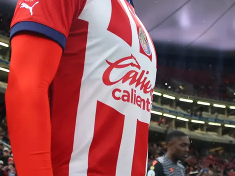 Se fue de Chivas y no juega en su nuevo equipo