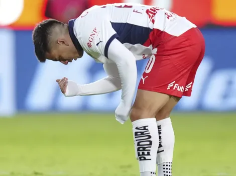 Fernando Beltrán se retiró con una molestia y se encienden las alarmas en Chivas