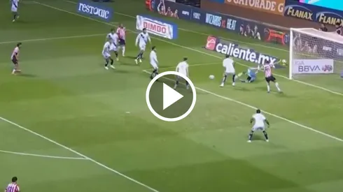 Wacho Jiménez se luce ante Chivas.