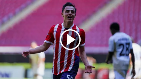 Hugo Camberos se luce con dos golazos para el Tapatío.