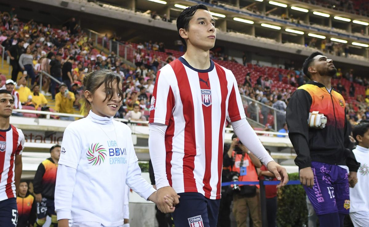 Miguel Gómez dio la mejor noticia en la alineación confirmada de Chivas ...