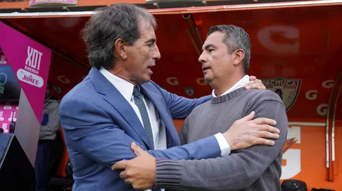 Afición de Chivas cuestionó a Arturo Ortega.