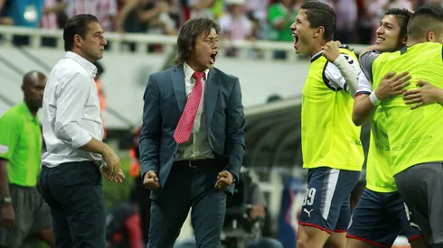 El Pelado se encuentra dirigiendo en Grecia.