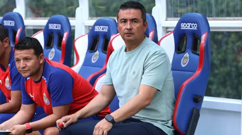 La afición de Chivas analizó la posible continuidad de Arturo Ortega hasta terminar este Apertura 2024