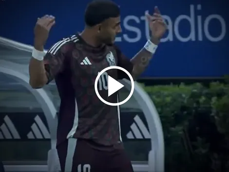 El cruce de Alexis Vega con la afición en el Estadio Akron