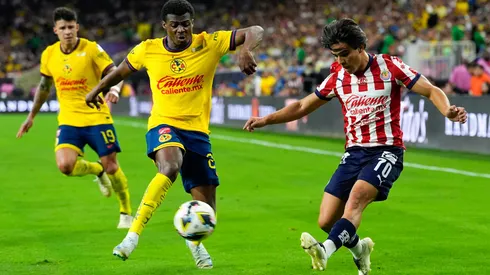 El-Mesmari no debutó en Chivas y ahora ni juega en Querétaro.