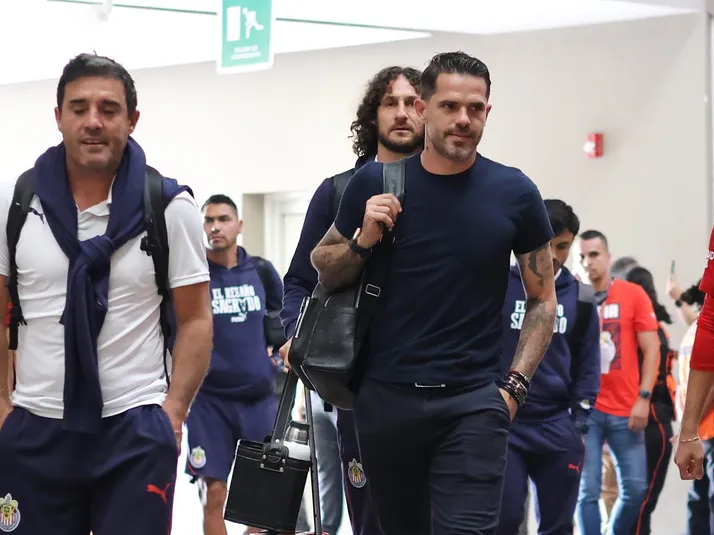 Así huyó parte del excuerpo técnico de Chivas hacia Argentina