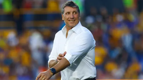 Robert Dante Siboldi no fue contactado por la directiva de Chivas.