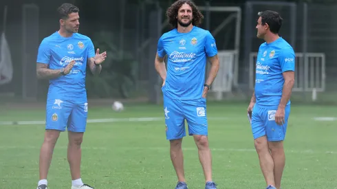 Fernando Gago dirigió junto a Fabricio Coloccini la sesión de este martes en Guadalajara