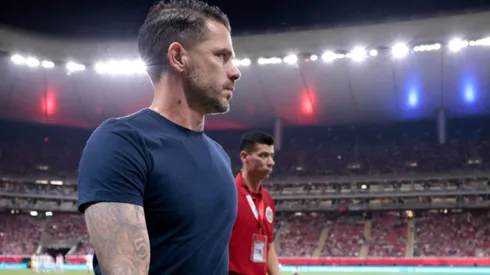 Fernando Gago es abucheado en el Akron.