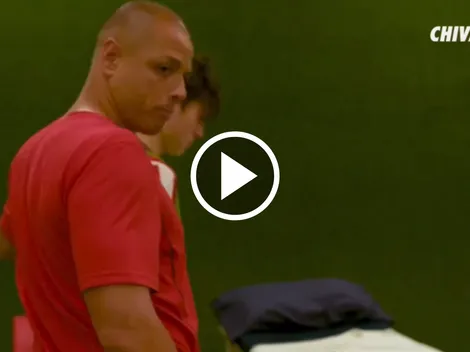 Armando González y su íntima plática con Chicharito