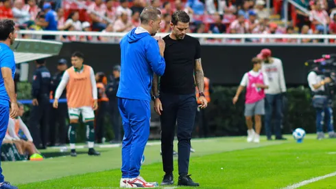 Pese al distanciamiento personal, Federico Insúa acompaña a Fernando Gago en todos los partidos