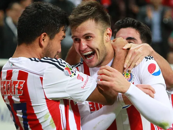 ¿Se retiró? Fue el cuñado de Amaury Vergara y ayer vio acción en el Clásico de Leyendas