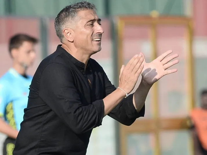 ¿Quién es Antonio Contreras, el nuevo DT de Chivas Femenil?