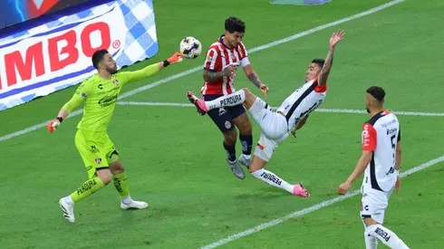 Pocho Guzmán y sus terribles fallas contra Atlas