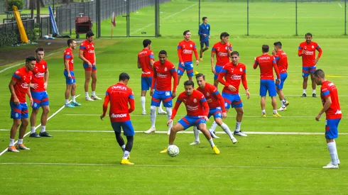 Chivas no debe perder el tiempo en la elección de su nuevo entrenador.