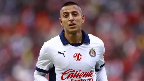 Roberto Alvarado jugaría el Play-In con Chivas.