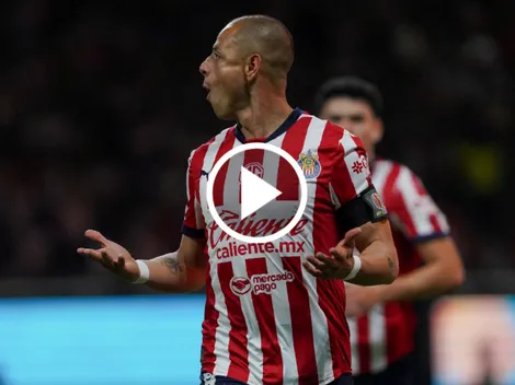 Chicharito volvió a jugar con Chivas y le anularon dos goles