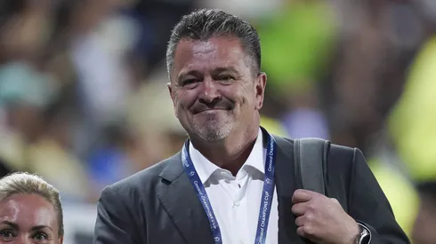 Hermosillo jugó en las Chivas en el 2001 antes de retirarse.