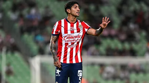 Víctor Guzmán tendría las horas contadas en Chivas.